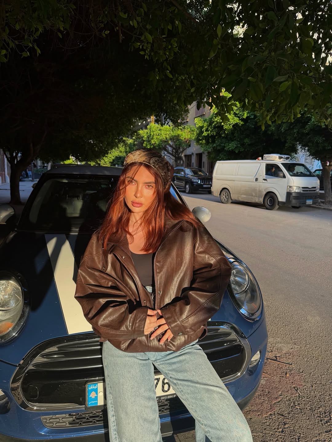 لين برنجكجي بإطلالة جاكيت الجلد بأسلوب الـ "Street Style"