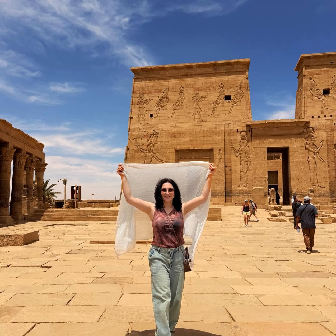 سلاف فواخرجي في معبد فيلة في أسوان