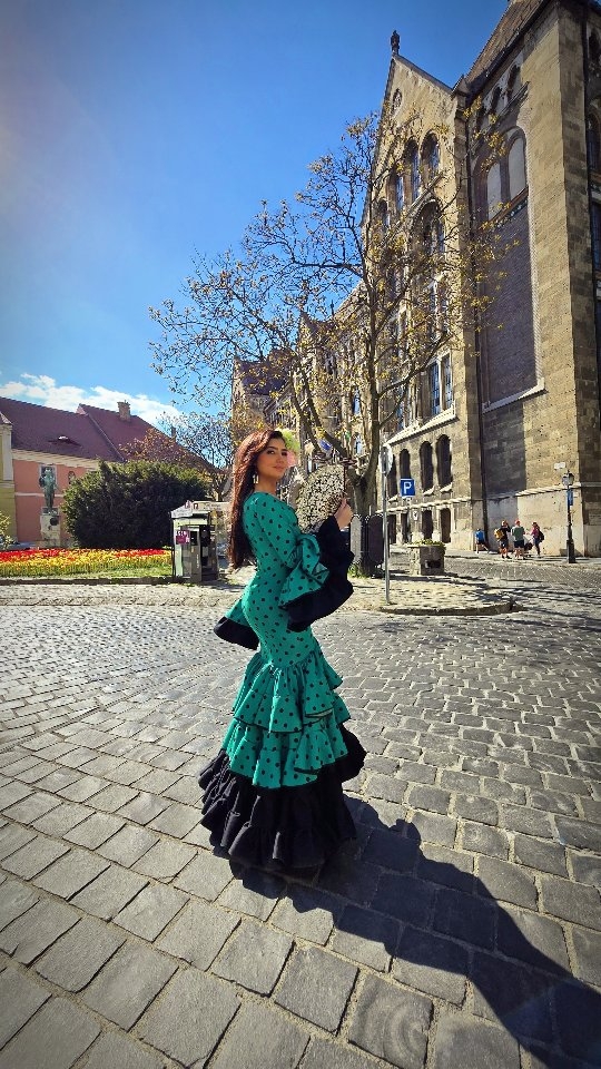 مي عمر تشوق الجمهور لفيلمها الجديد