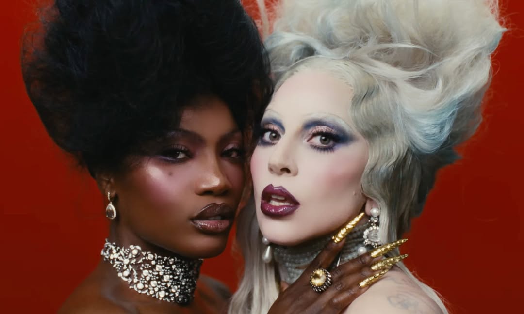 ليدي غاغا ودوتشي في الكليب