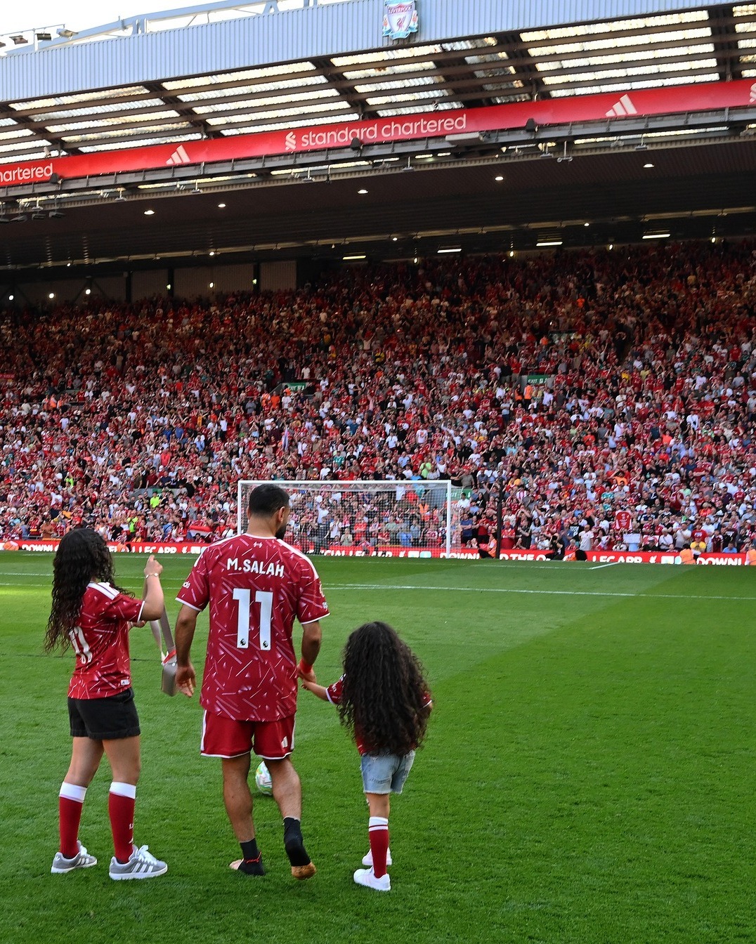محمد صلاح وابنتيه