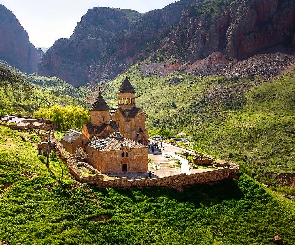 أريني ونورافانك