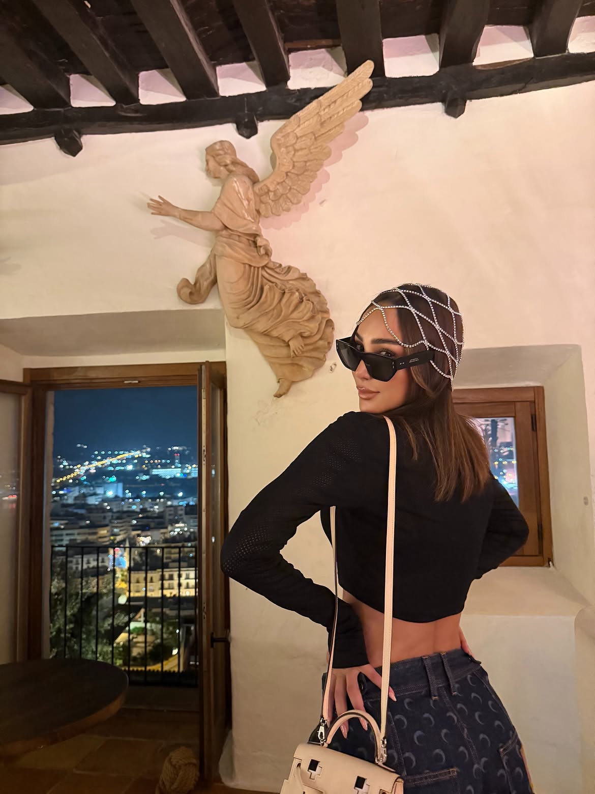 بسمة بوسيل في إيبيزا