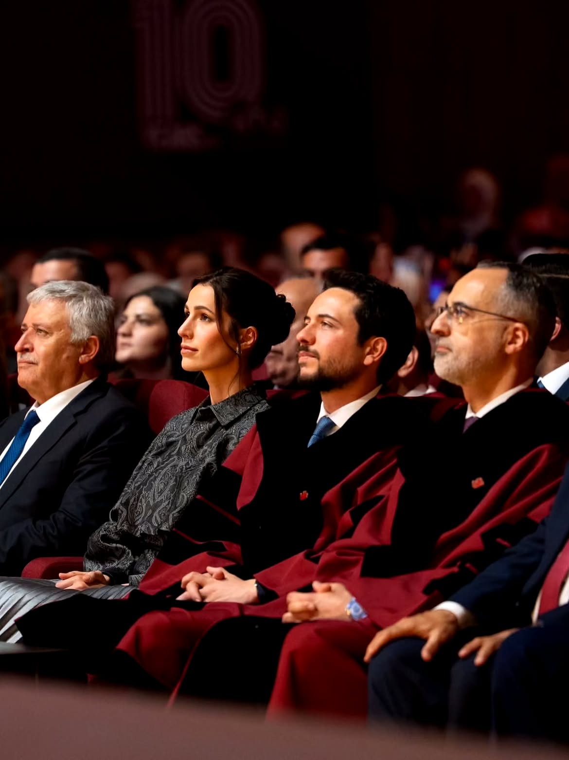 أناقة كلاسيكية للأميرة رجوة في حفل تخريج "جامعة الحسين التقنية"