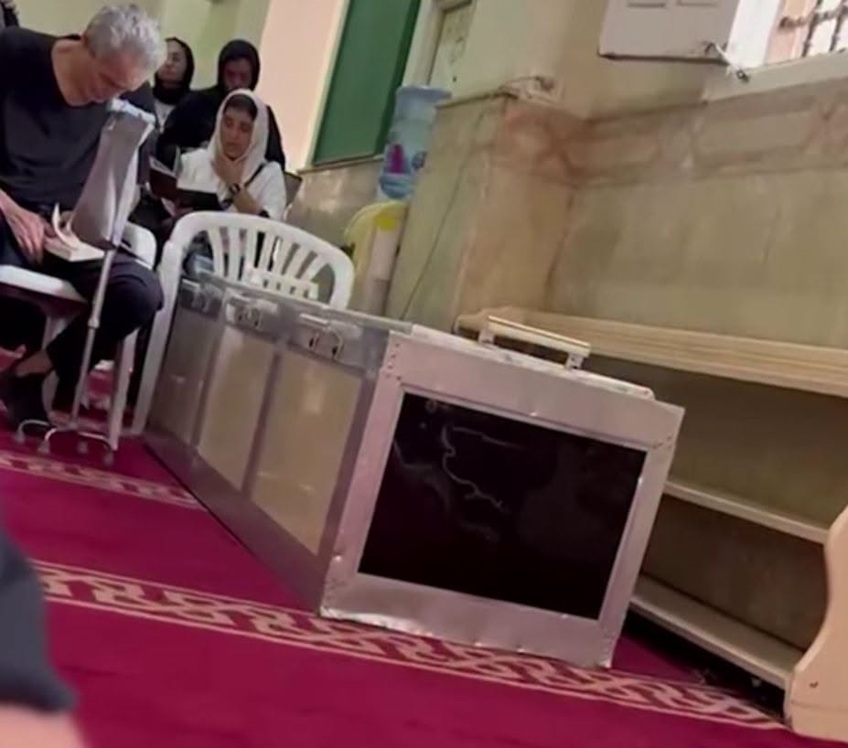 م