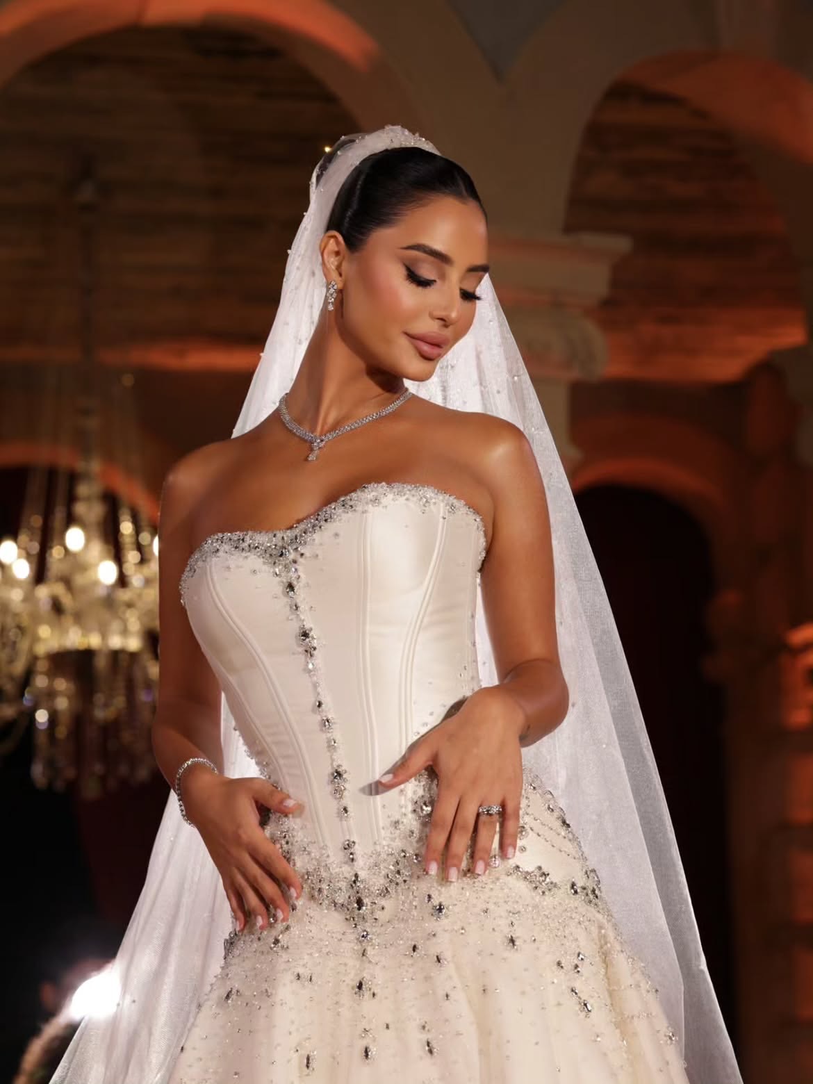 مكياج العروس بتدرجات ترابية دافئة بأنامل جوي حاتم