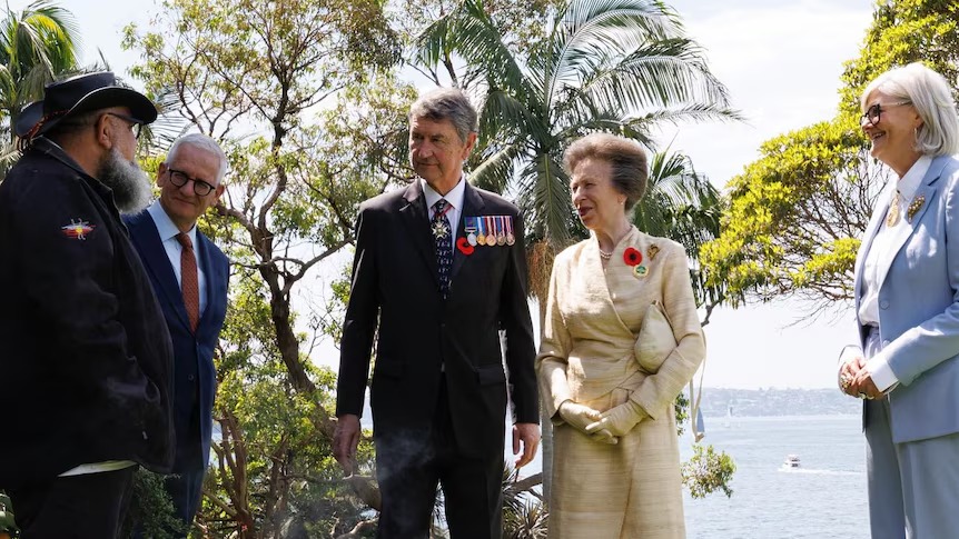 الأميرة آن والسير تيموثي