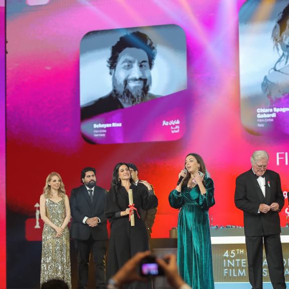 معلومات عن فيلم "دخل الربيع يضحك"