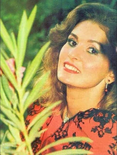 يسرا تشارك بصورتها الحقيقية بترند الثمانينات
