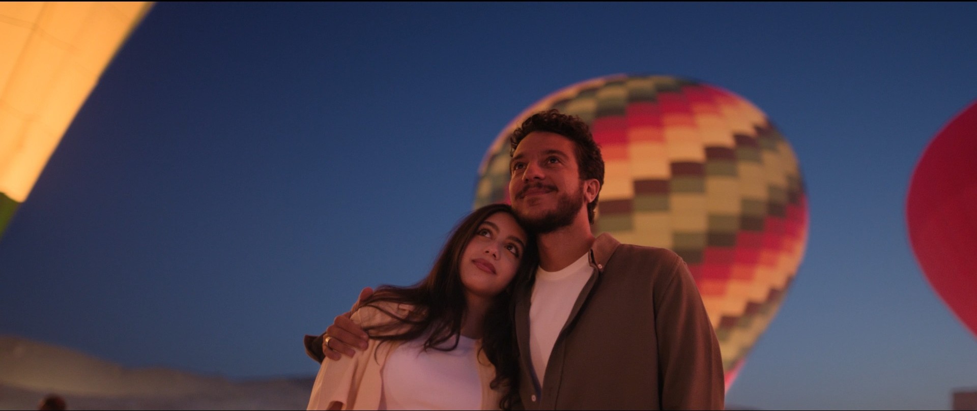 رومانسية نور النبوي وياسمينا الغبد في الفيلم