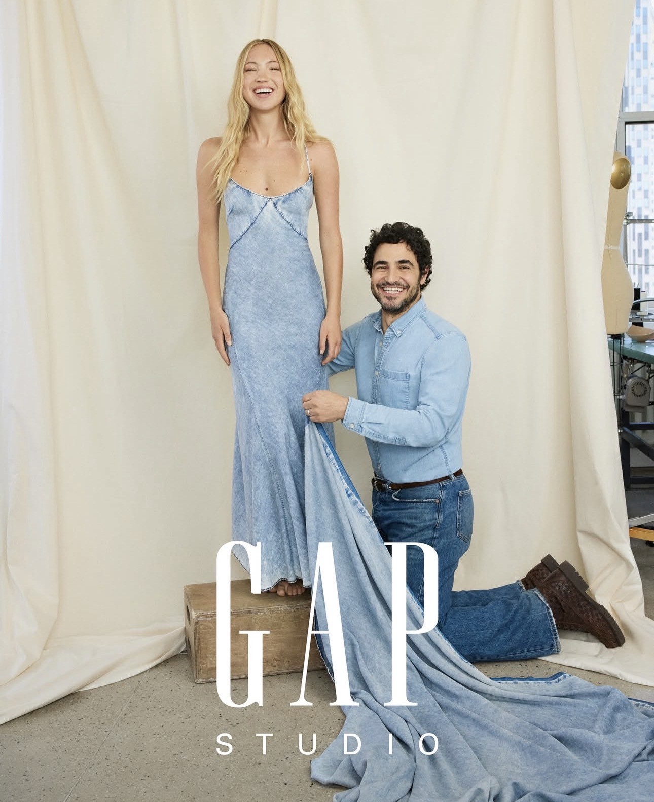 المصمم الأمريكي Zac Posen و علامة الموضة السريعة العملاقة Gap. الصورة من حساب المصمم على الانستقرام.
