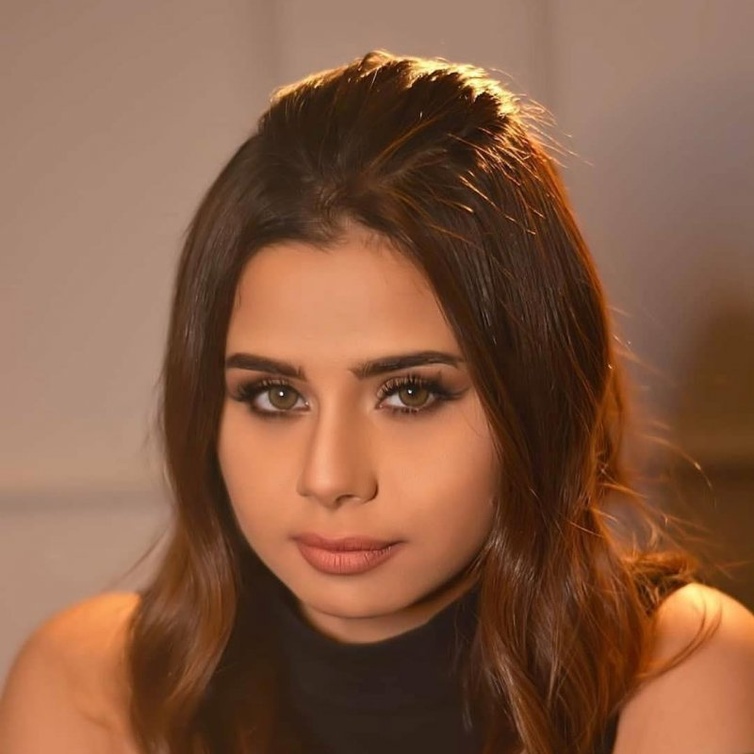 منة عرفة قبل سنوات