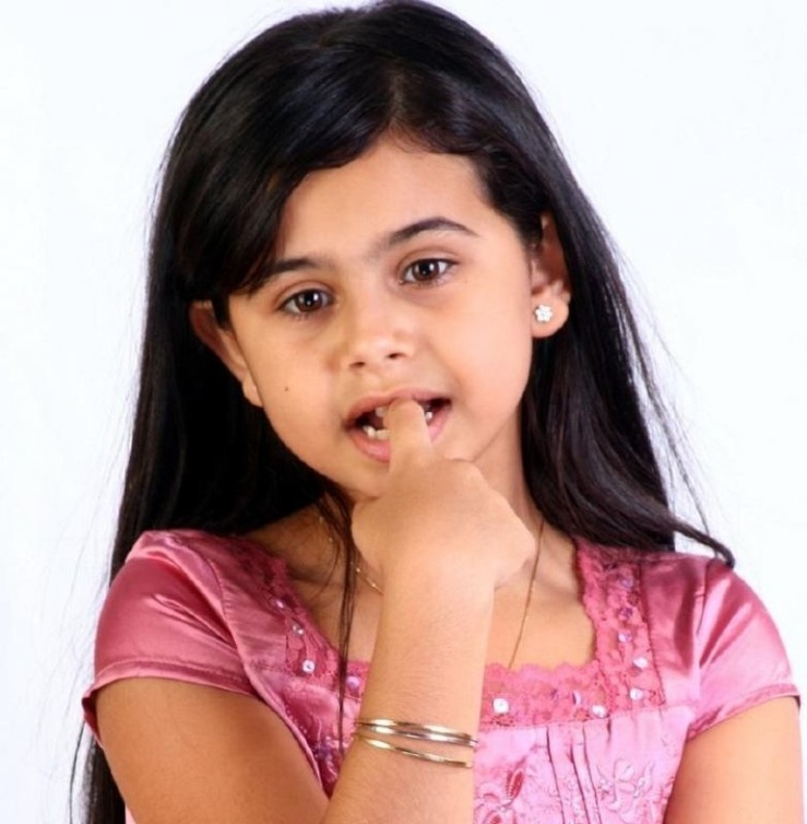 منة عرفة في طفولتها