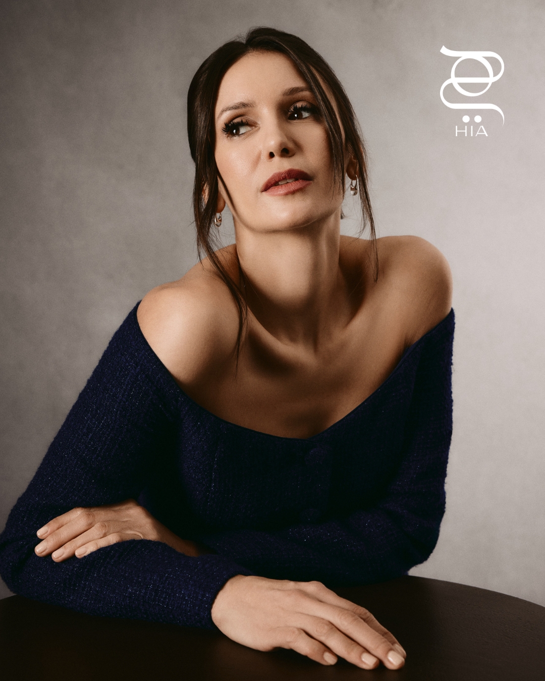 الممثلة الكندية نينا دوبريف متألقة بعدسة "هي"