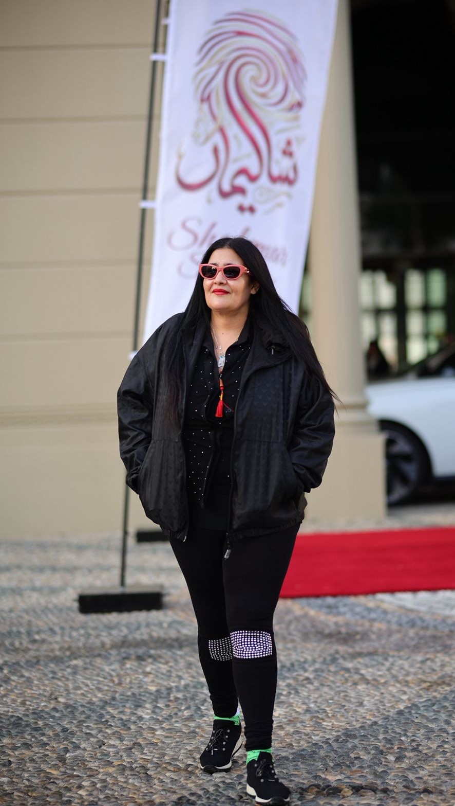 الفنانة التشكيلية السعودية شاليمار شربتلي لـ هي: الفن… لغة الإنسان ... وهوية الوطن