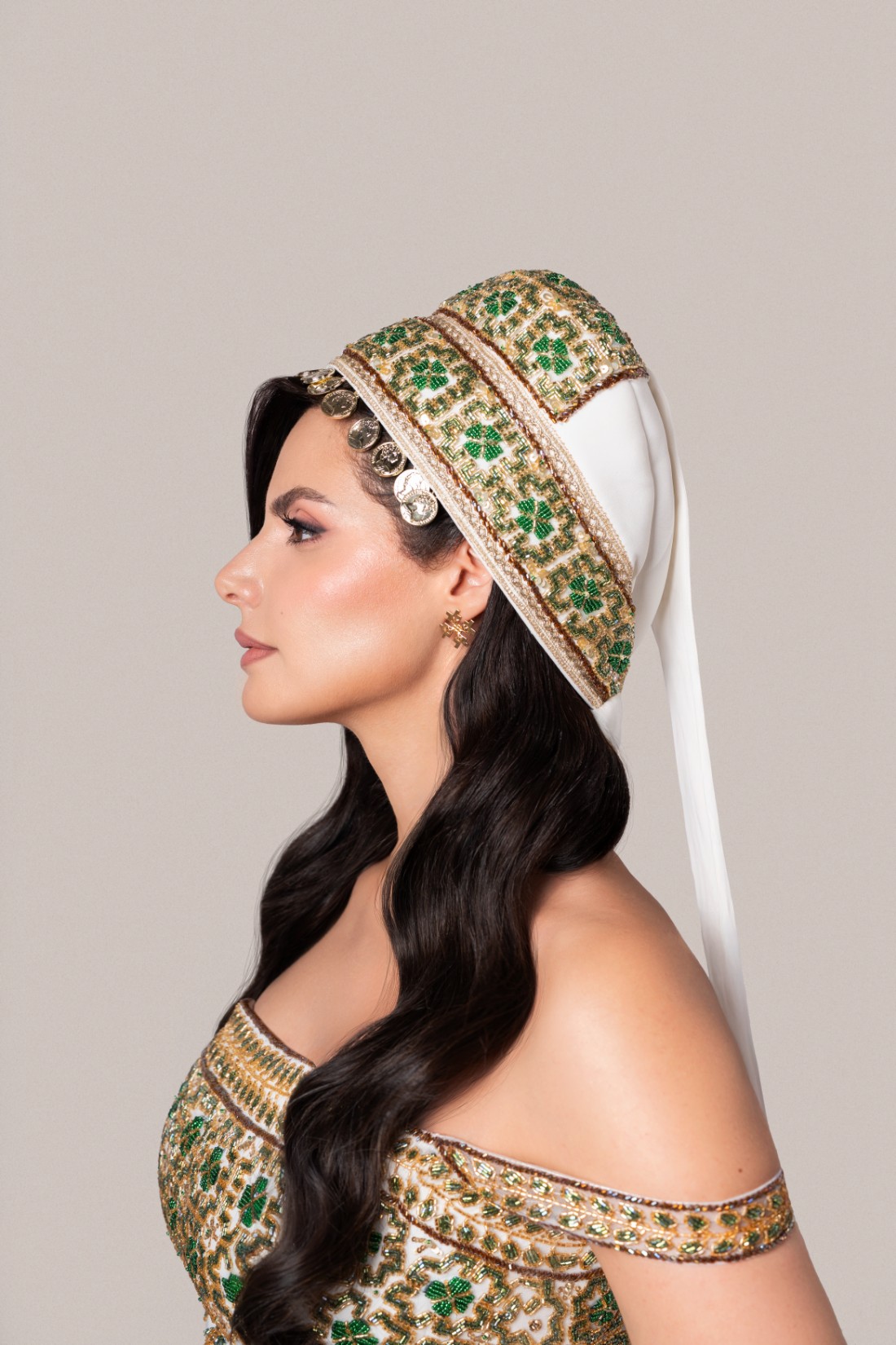 صور حصرية لـ"هي" لإطلالة نادين أيوب بالزيّ التقليدي من تصميم نيفين القاضي