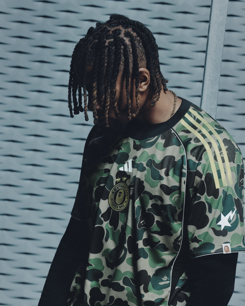 أديداس وBAPE  تتعاونان لتقديم تشكيلة كرة قدم تتألق بأسلوب ألبسة الشوارع