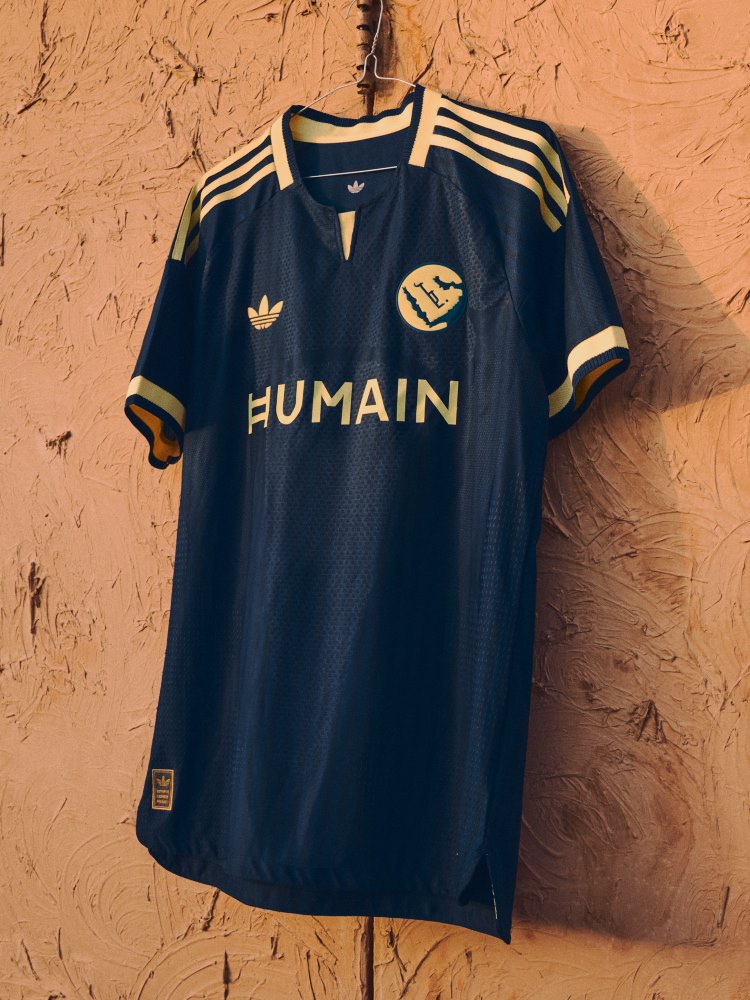 أديداس ونادي النصر يطلقان الطقم الاحتياطي لموسم 2026/2027 المستوحى من الفضاء اللا محدود للرياض
