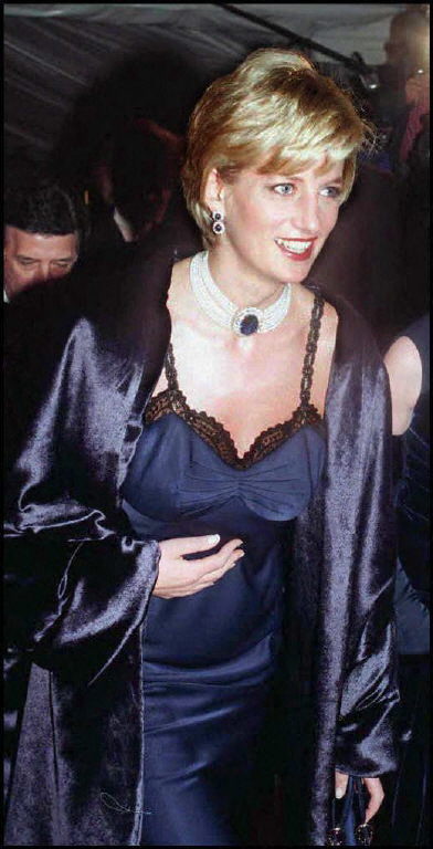 ارتدت فستاناً من Dior من تصميم جون غاليانو