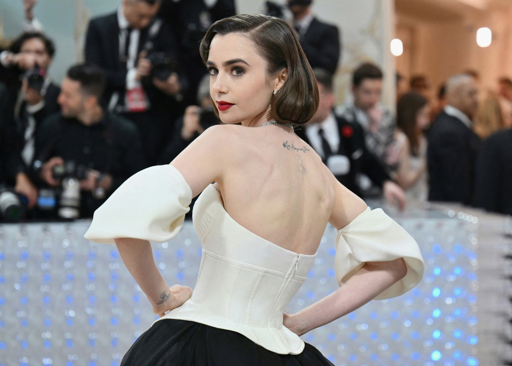 Lily Collins 