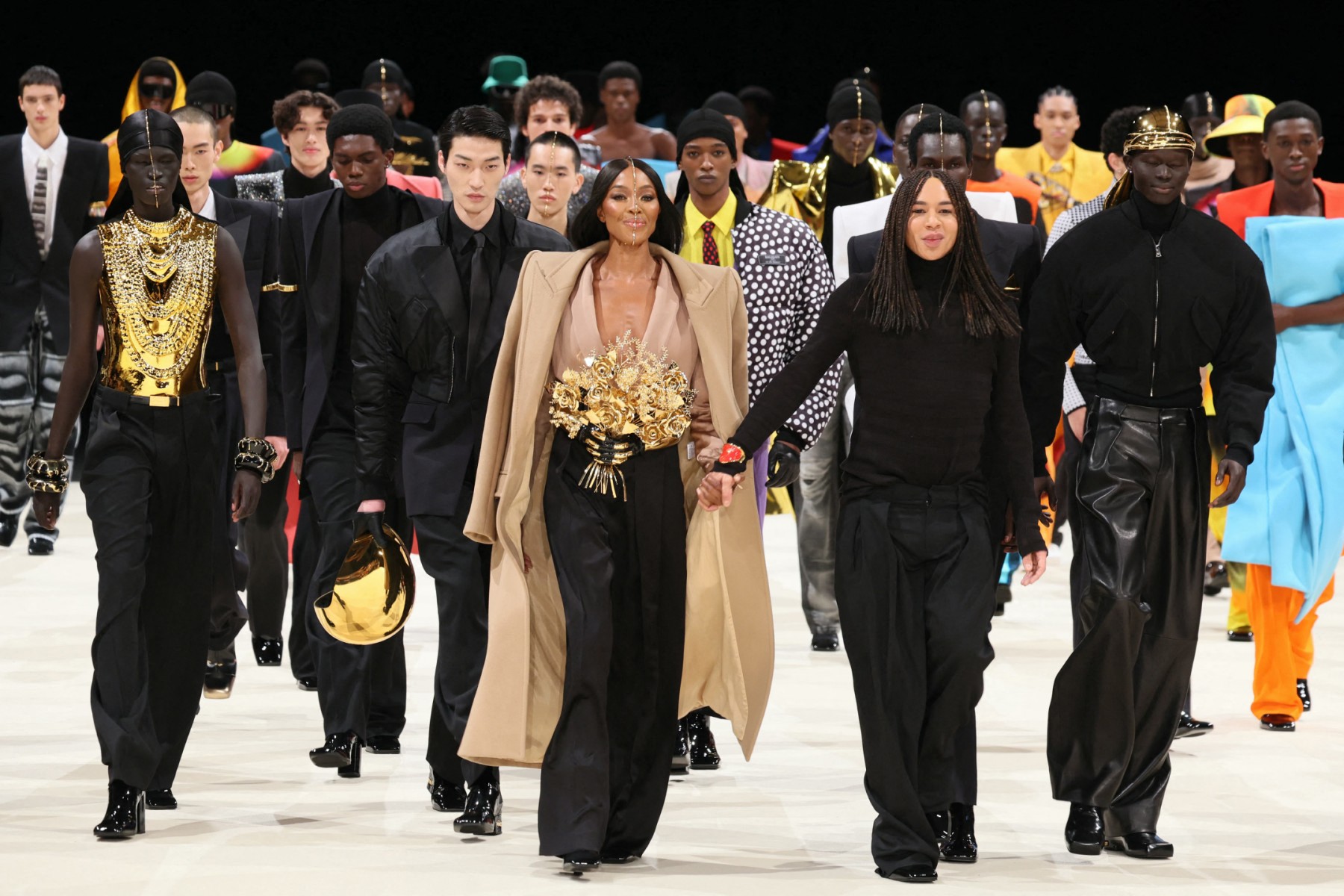 في ختام عرض Balmain لموسم خريف وشتاء 2024-2025