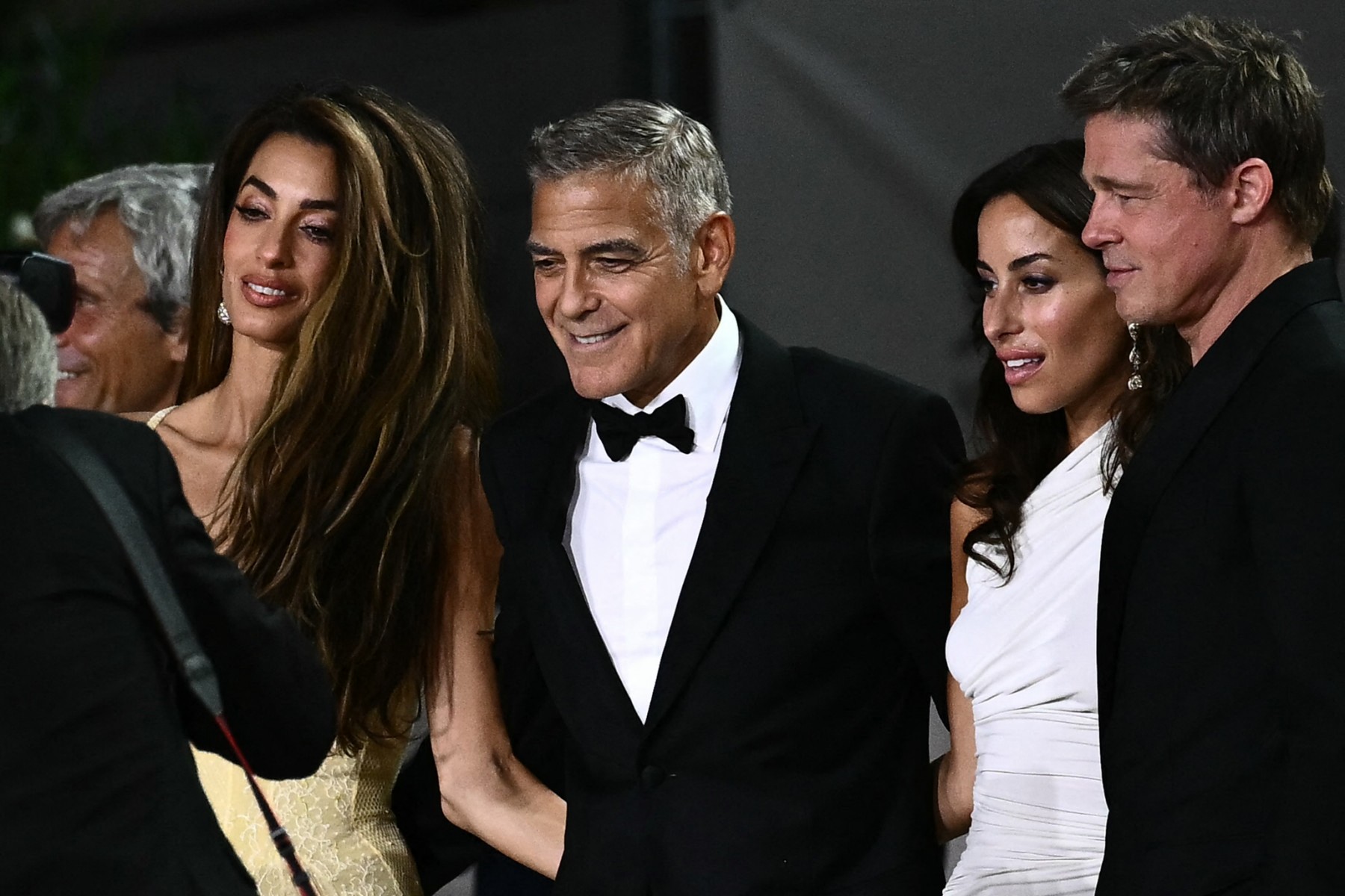 براد بيت وإينيس دي رامون وجورج كلوني وأمل علم الدين