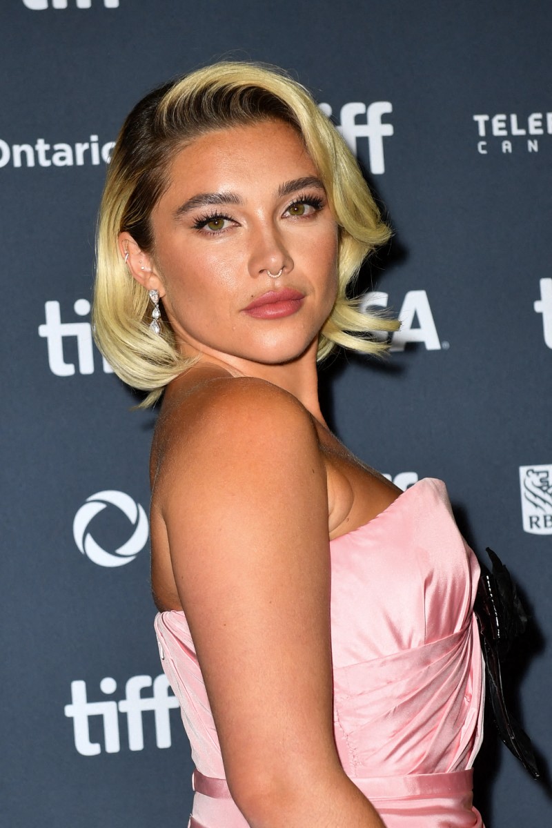تسريحة البوب المصفف للخلف (Slicked-Back Bob)
