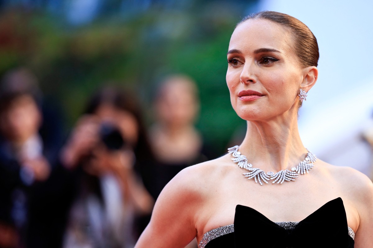 اطلالة Natalie Portman بالمكياج الناعم والمشرق