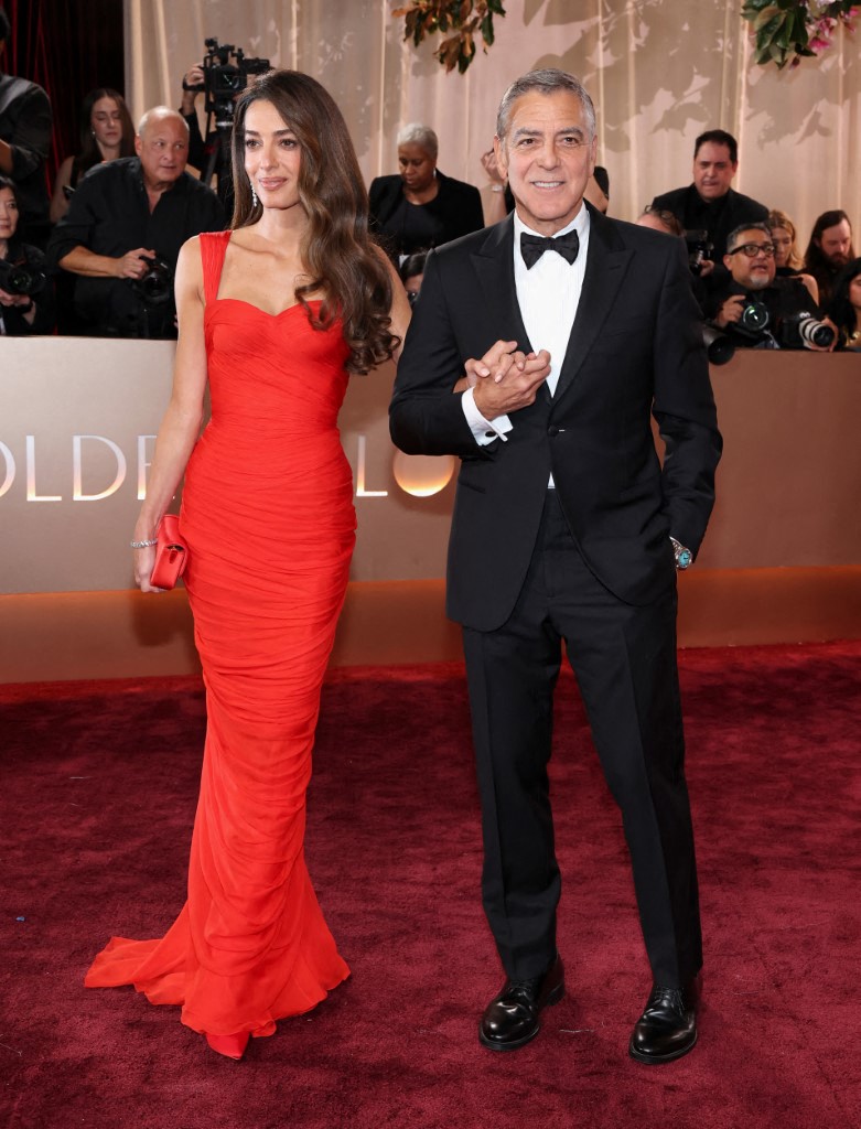 "أمل كلوني" Amal Clooney بفستان أحمر من "بالمان" 