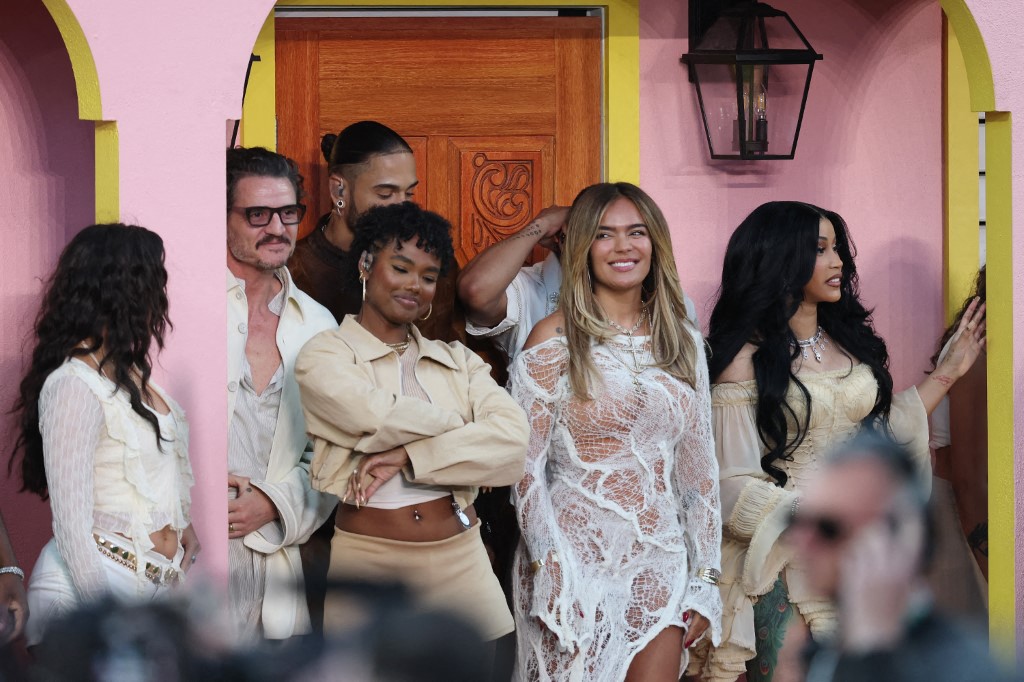 النجوم في عرض سوبر بول