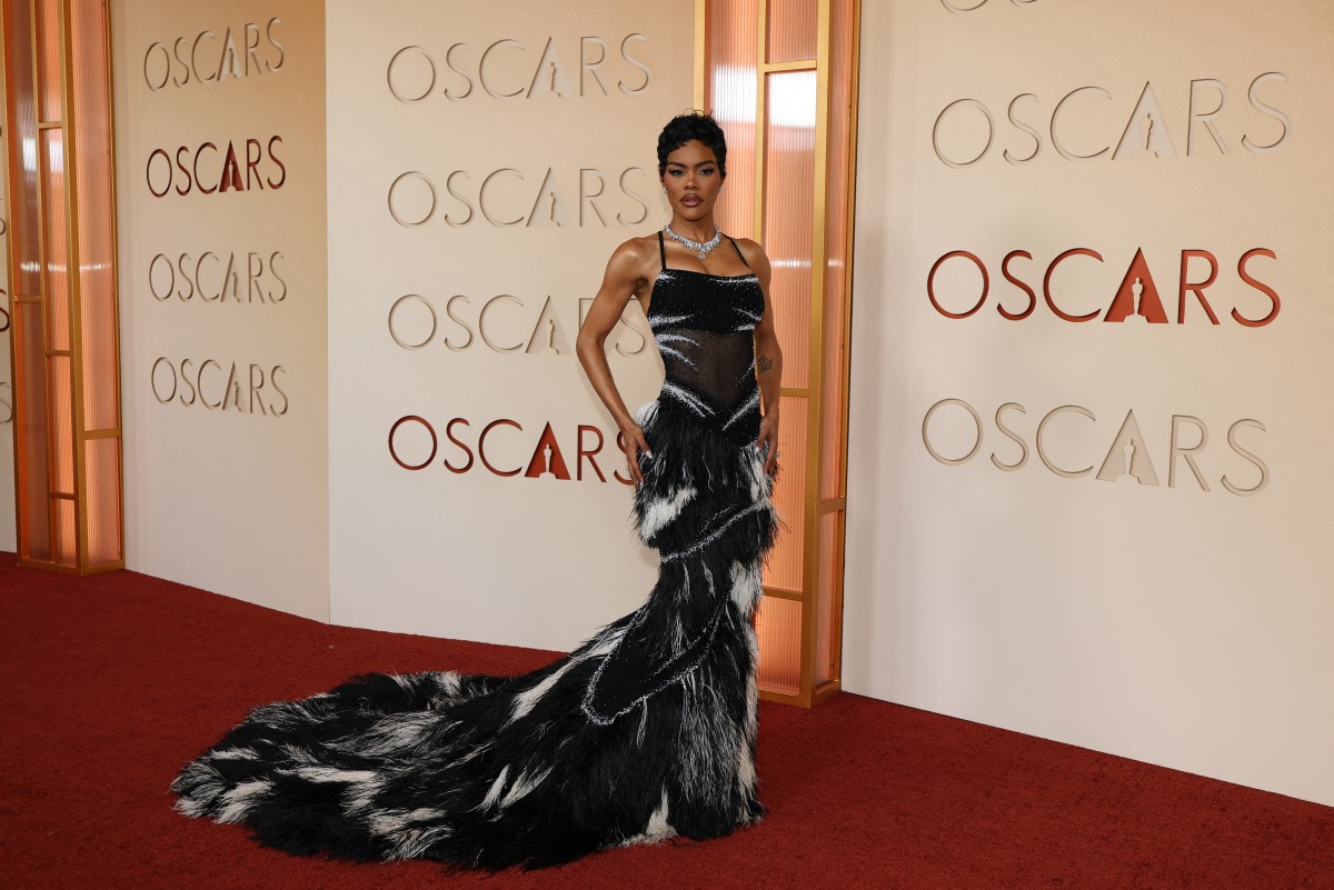 الممثلة "تيانا تايلور" بتصميم خاص من Chanel