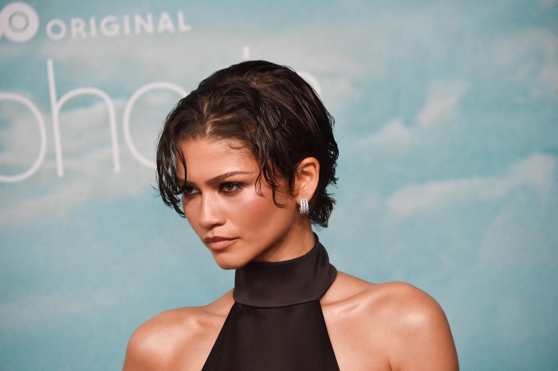 "زندايا" بإطلالة من Ashi Studio للأزياء الراقية و مجوهرات Chopard. الصورة من موقع AFP