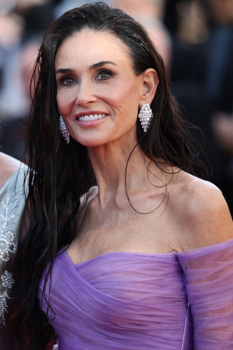 اطلالة Demi Moore برسمات المكياج السموكي