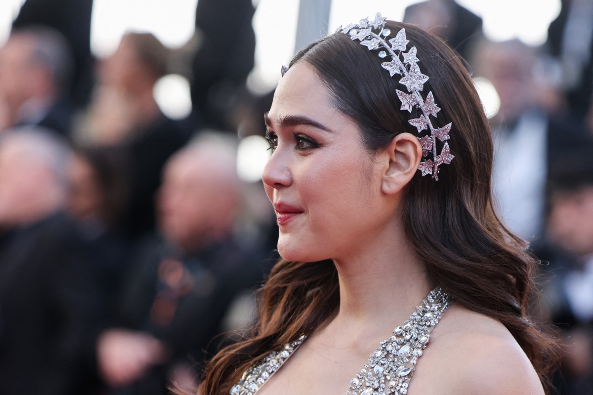 اطلالة Araya Hargate بظلال مشرقة وساحرة