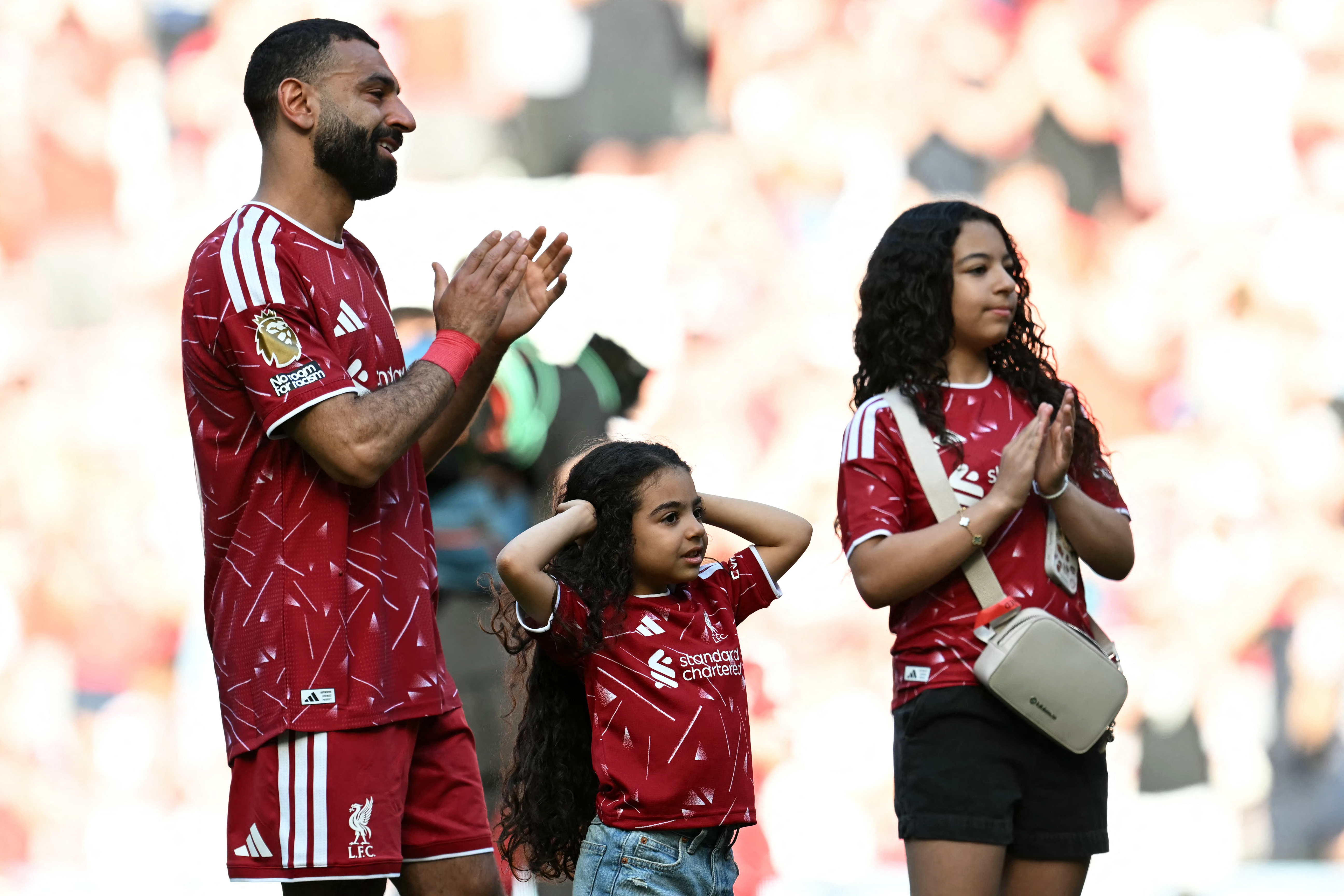 محمد صلاح وابنتيه