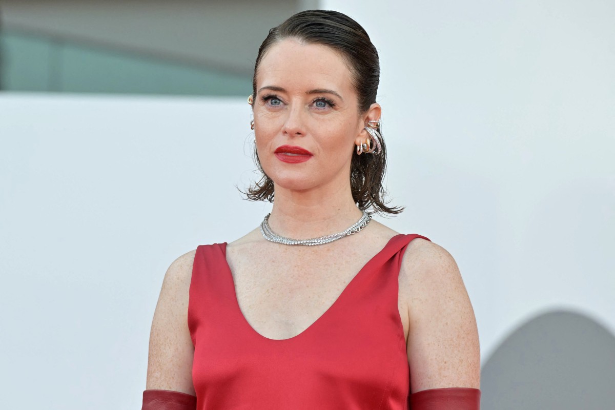 اطلالة Claire Foy بأحمر الشفاه القوي