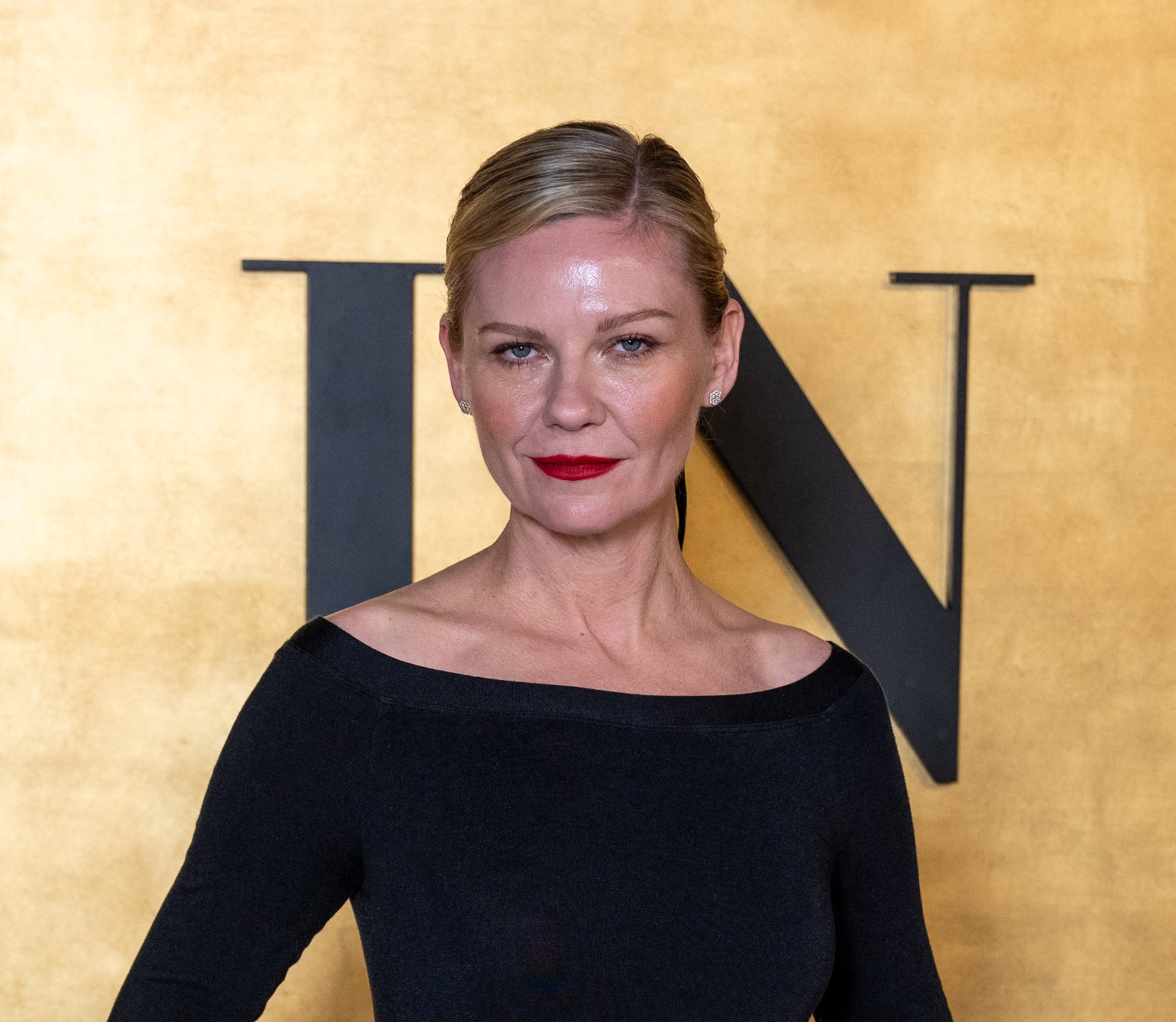كريستن دانست (Kirsten Dunst) بأحمر شفاه كلاسيكي صارخ