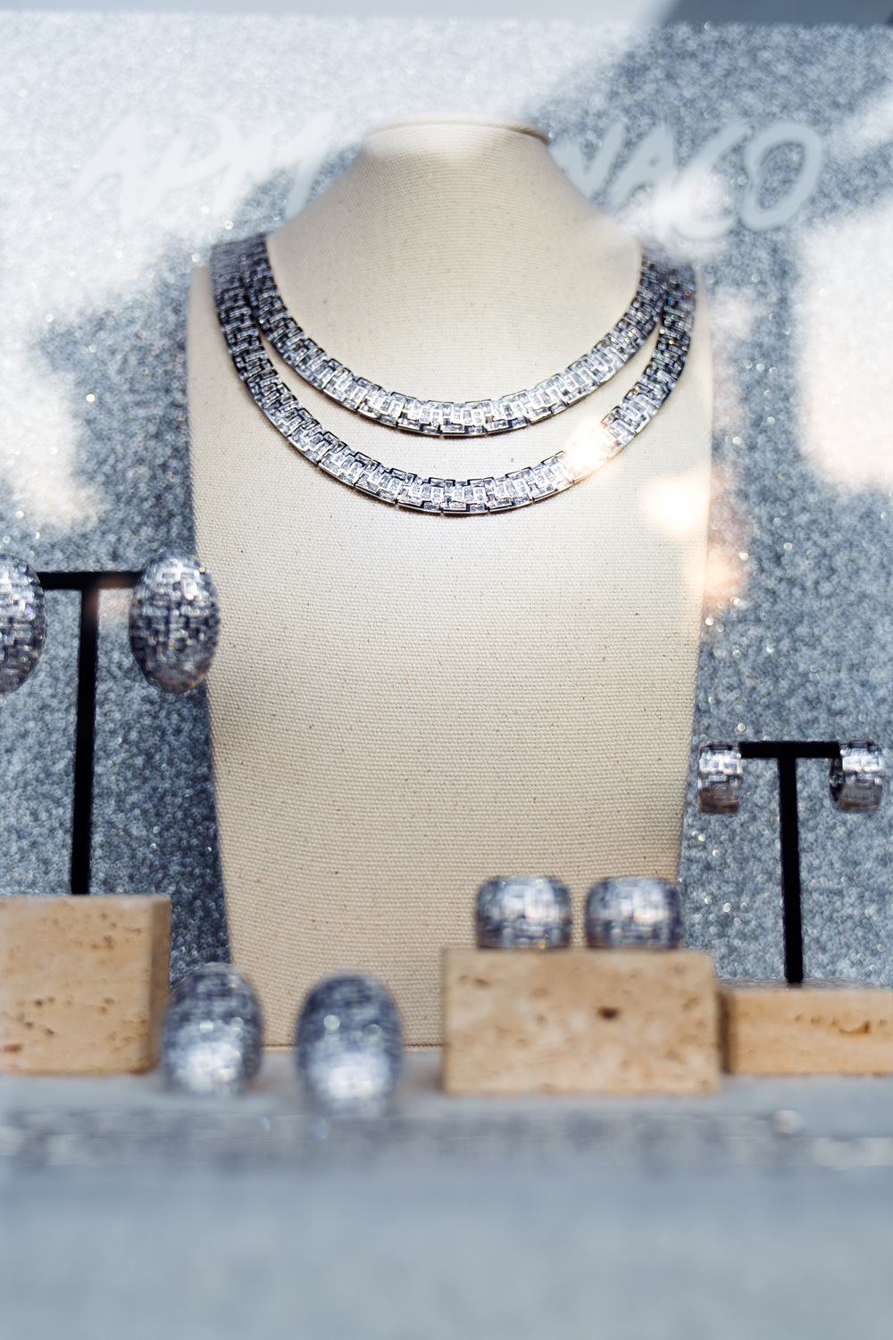 APM Monaco تجمع بين الواقع والخيال وتكشف عن مجموعتها الشتوية في حفل مبهر في دبي