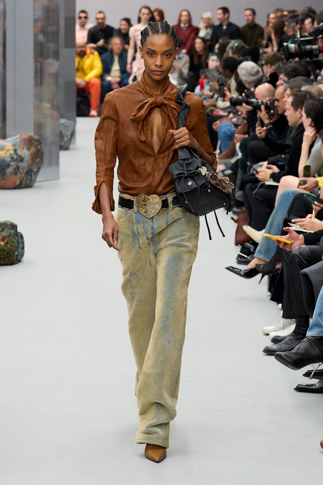 من مجموعة الأزياء الجاهزة Acne Studios لخريف وشتاء 2025