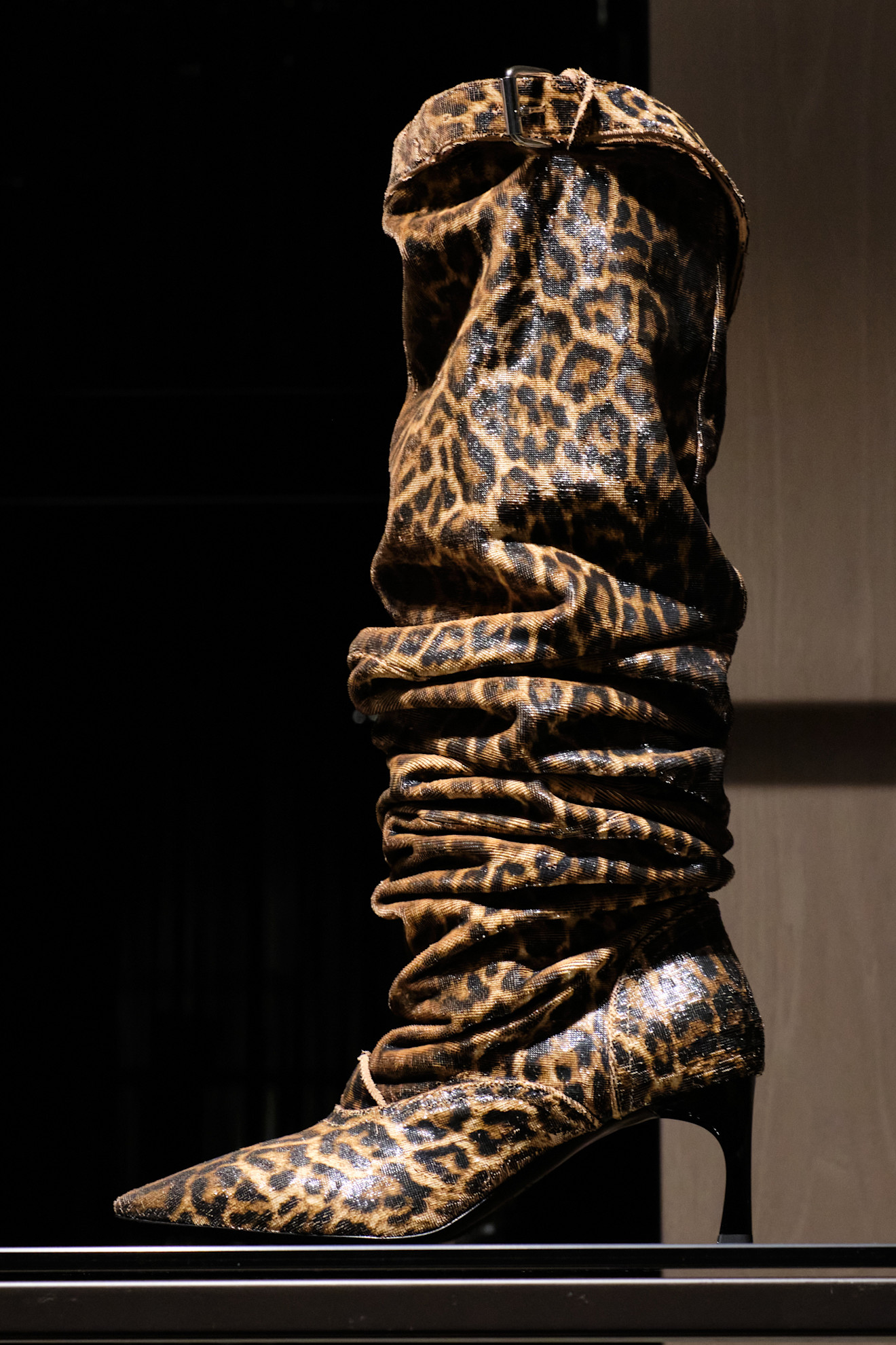 Agl تصميم حذاء مجعد من