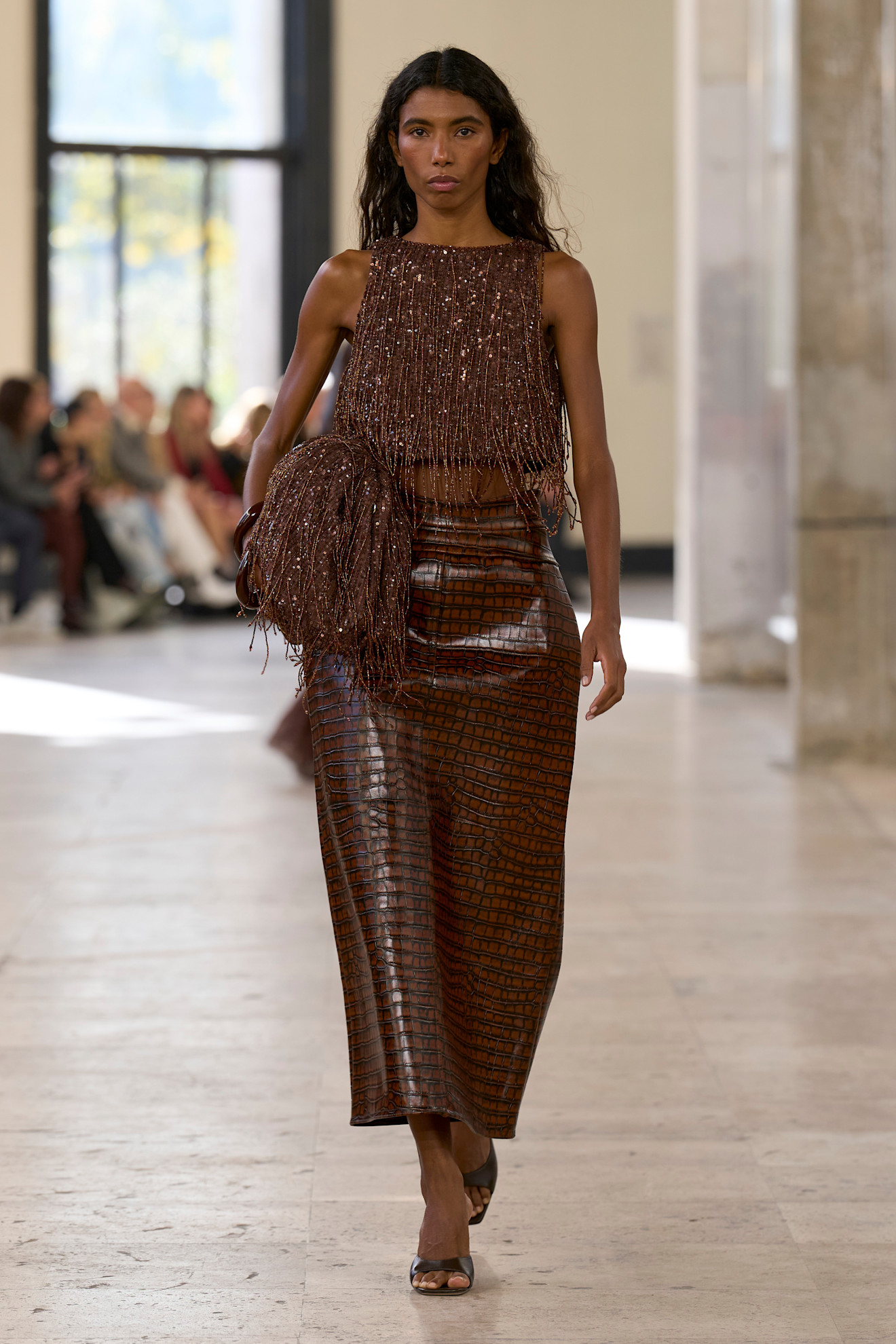 Aje التنورة الجلد قطعة أساسية في ربيع 2026 من