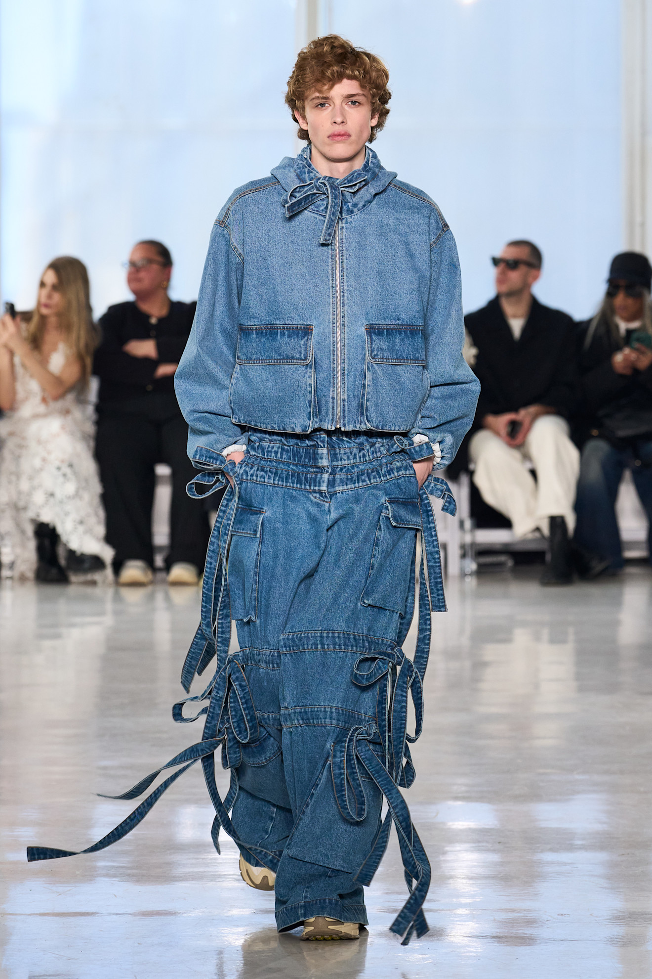 جاكيتات الدينيم مع الشراريب