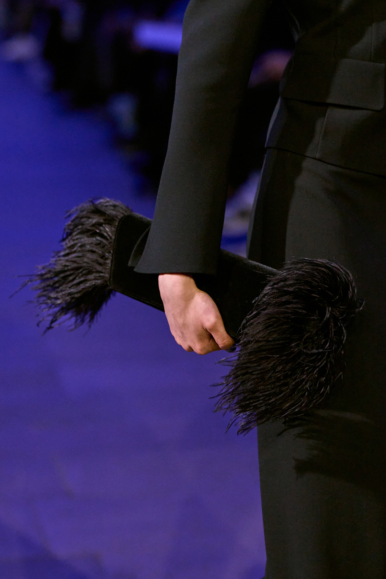 Akris الساتان الفاخر في حقيبة من