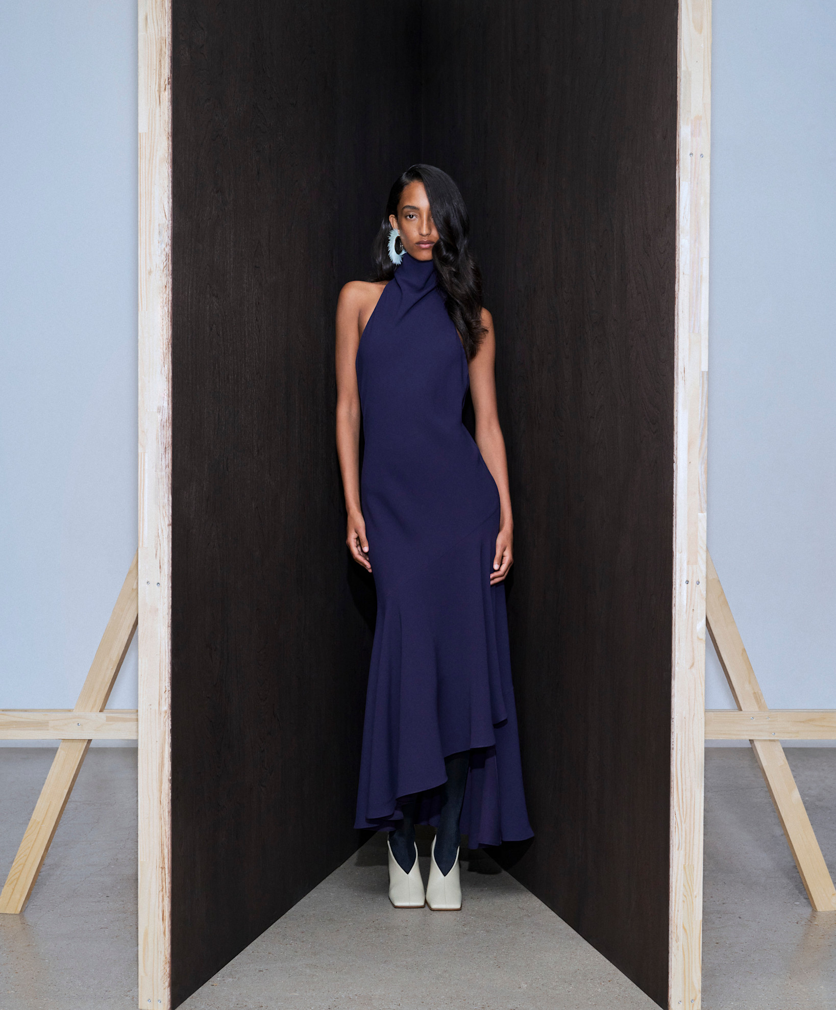 فساتين كحلية متدرجة وبليسيه