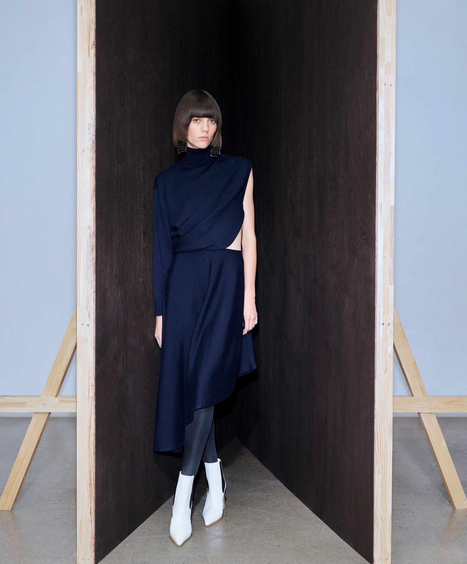 فساتين كحلية مع قماش الساتان