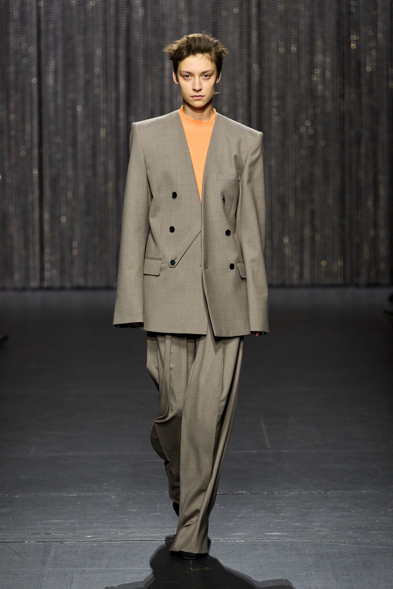 Alainpaulتصميم السترات مع الأزرار البارزة من وحي الأناقة الرجالية من