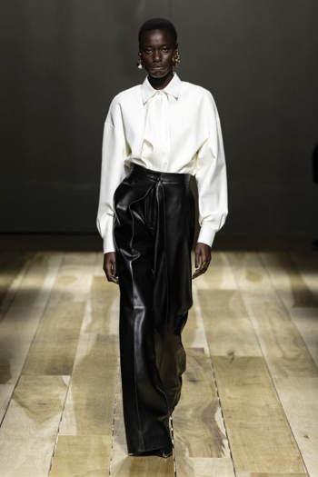 ألكساندر ماكوين" ALEXANDER MCQUEEN