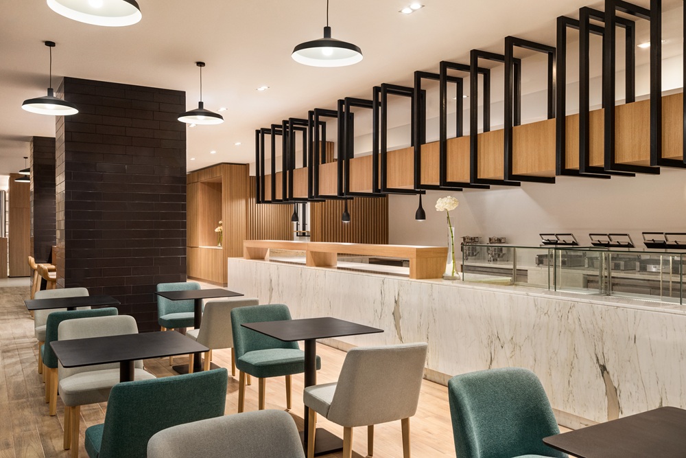 استمتع بالراحة العصرية وكرم الضيافة الرفيع في فندق وريزيدنس راديسون الرياض العليا