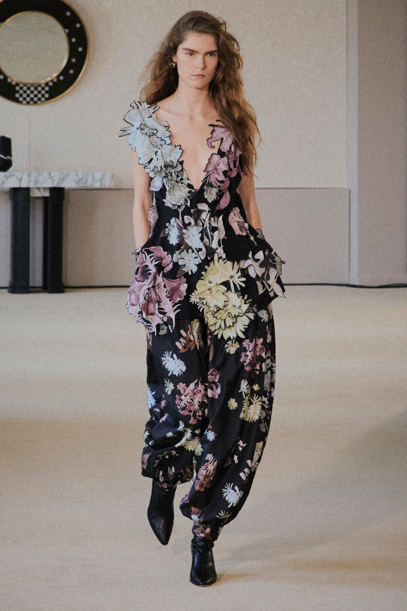 بناطيل البالون