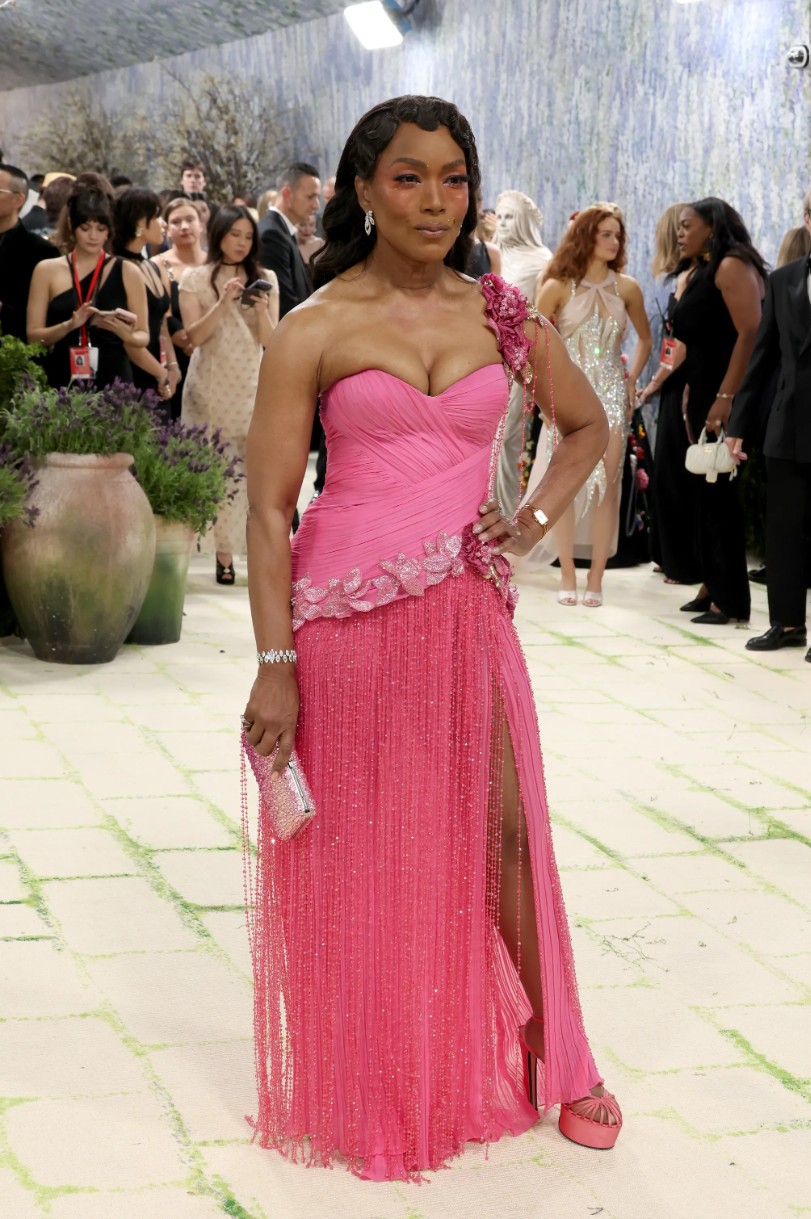 Angela Bassett‏ بفستان من ‏Prabal Gurung